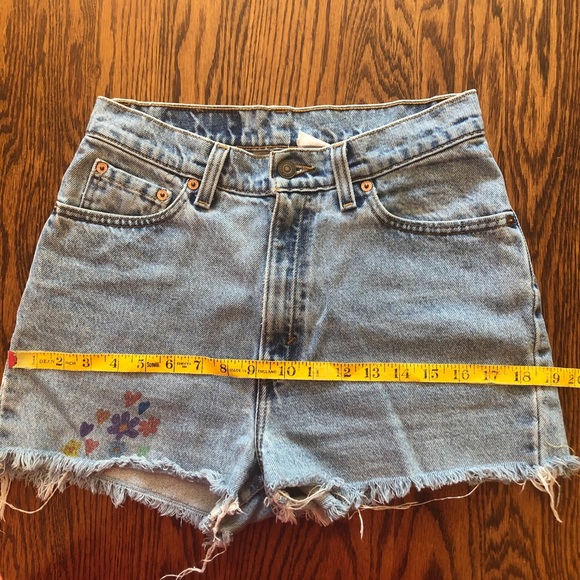 ❤️SOLD ON DEPOP❤️ Vintage Levi’s 512 Jean Cutoffs - Picture 7 of 8